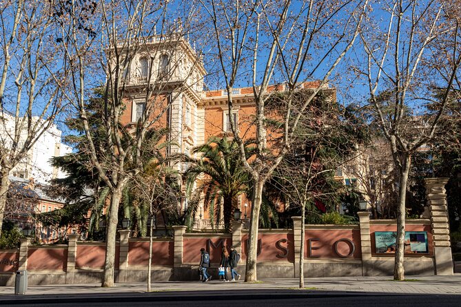 Lázaro Galdiano Museum E-Ticket with Audio Guide - Using the English audio guide inside