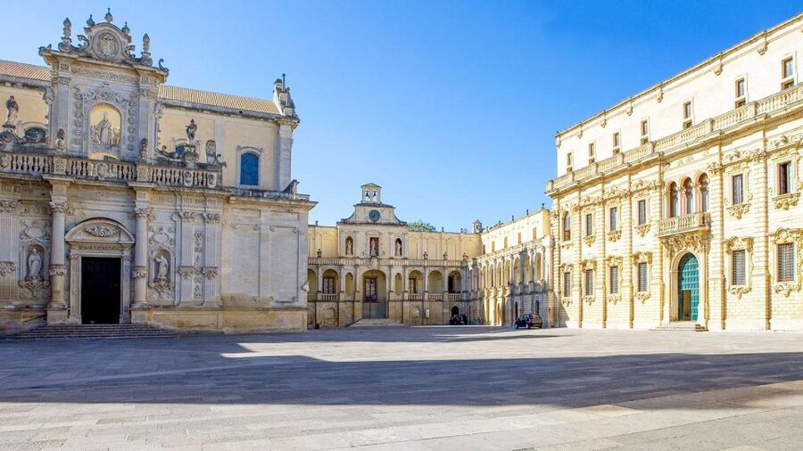 Lecce Audioguide - TravelMate app for your smartphone - Piazza Duomo and Piazza Sant’Oronzo