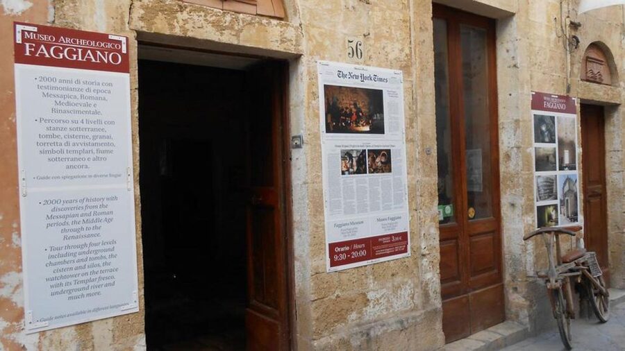 Lecce Audioguide - TravelMate app for your smartphone - Starting anywhere instead of meeting a guide