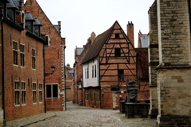 Leuven: City Walk with Audio Guide in 7 Languages on your Phone - Town Hall and the Grote Markt