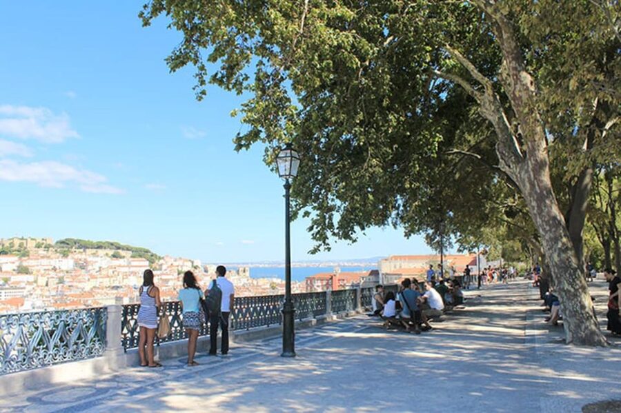 Lisbon: City Audio Guide with 24-Hour Transportation Pass - Baixa, Chiado, and the Santa Justa Lift