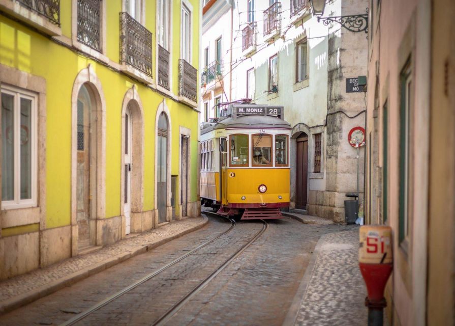 Lisbon: Tram 28 Entry Ticket & Audio Guide with 24-Hour Pass - Using the English smartphone audio guide