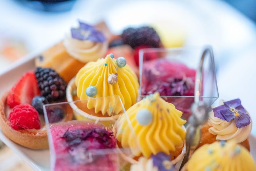 London: Gin and Afternoon Tea Bus Tour with Audio Guide - Afternoon tea with a London route