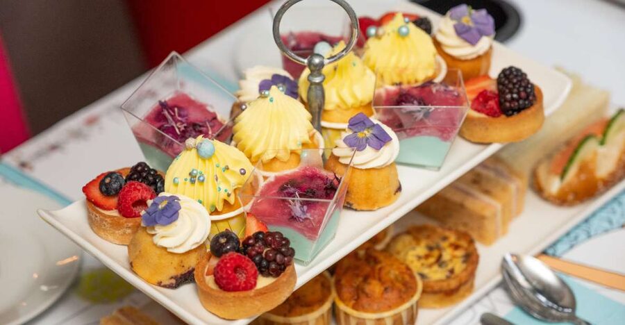 London: Gin and Afternoon Tea Bus Tour with Audio Guide - Three gin drinks during the ride