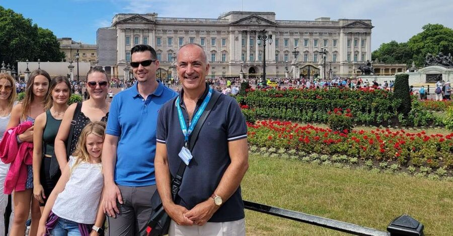 London: Royal Walking Tour and Buckingham Palace Audio Tour - St. James’s Park, St. James’s Palace, and Clarence House