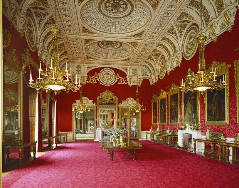 London: Royal Walking Tour and Buckingham Palace Audio Tour - Entering Buckingham Palace without the main ticket queue