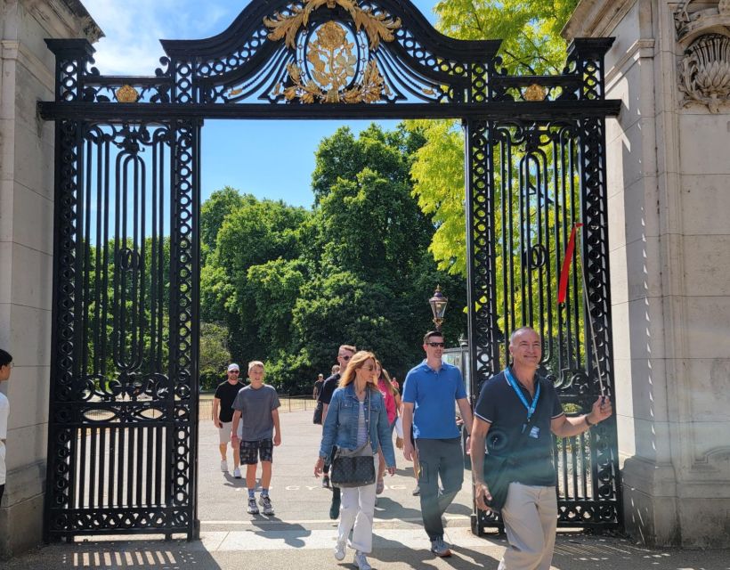 London: Royal Walking Tour and Buckingham Palace Audio Tour - Is $100 a fair price?