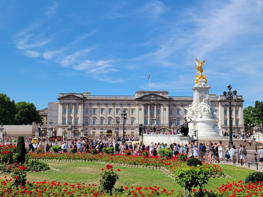 London: Royal Walking Tour and Buckingham Palace Audio Tour - Who should book this experience?