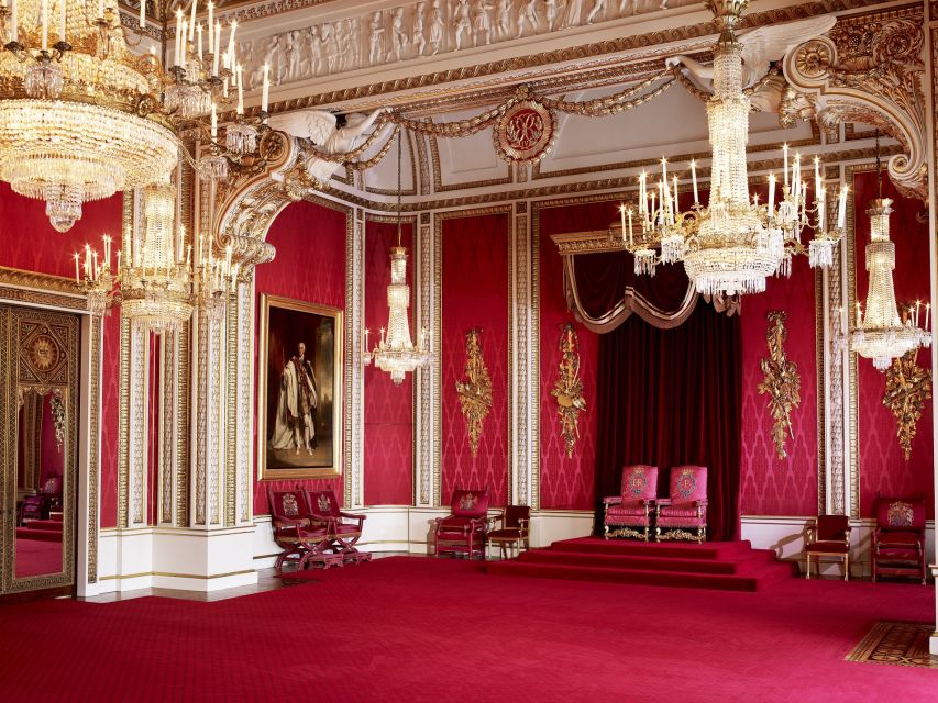London: Royal Walking Tour and Buckingham Palace Audio Tour - Meeting at St. James’s Square