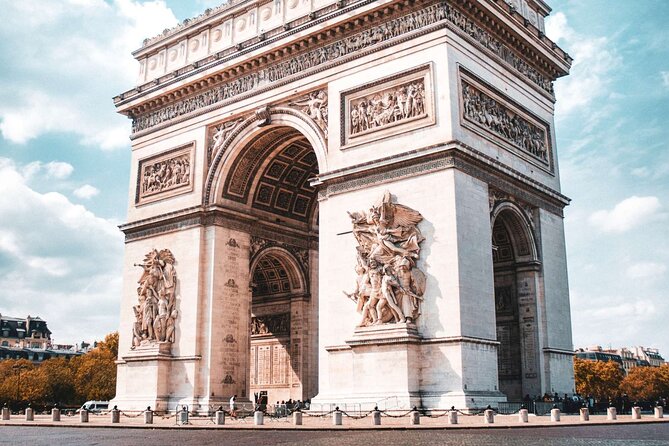 Louvre Museum and Arc de Triumph Tickets with Audio Guide - Inside the Louvre: plan a three-hour highlights visit