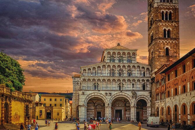 Lucca Walking Tour with Audio and Written Guide by a Local - Key points to know before you go