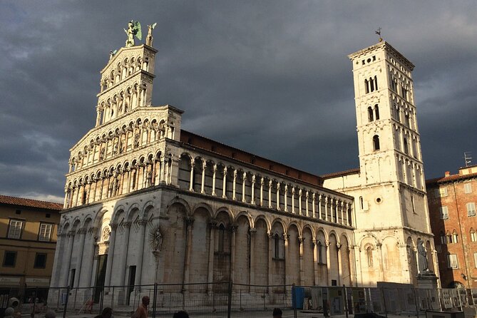 Lucca Walking Tour with Audio and Written Guide by a Local - Torre Guinigi and 230 steps to the top