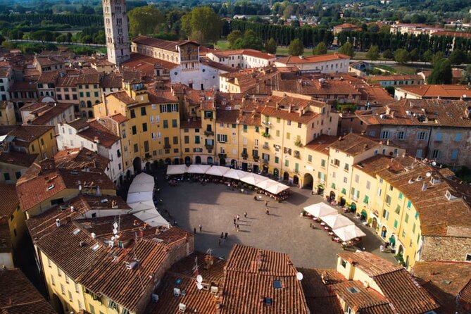 Lucca Walking Tour with Audio and Written Guide by a Local - Duomo di San Martino: a facade with a practical flaw