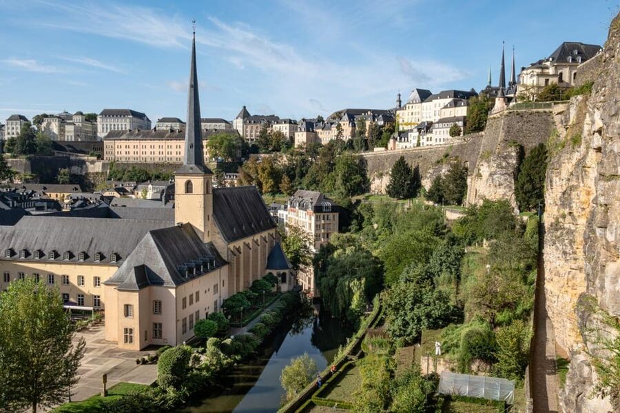 Luxembourg: City Bus Tour with Audio Guide and Headphones - What this Luxembourg bus tour is really for