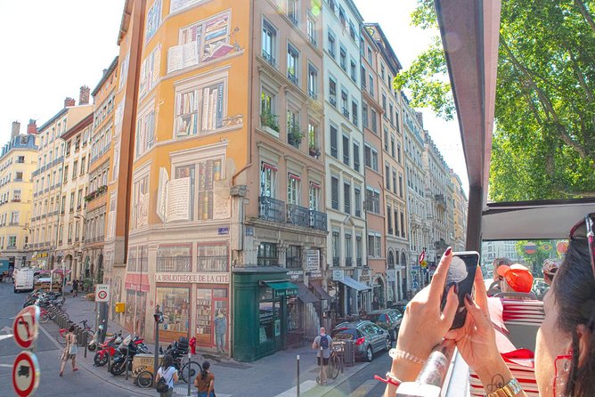 Lyon Hop-On Hop-Off Tour with Audio Commentary - Place Bellecour: the practical starting point