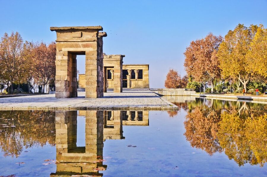 Madrid: El Retiro Park & City Sightseeing Audio Tour - Moving from city streets to El Retiro Park