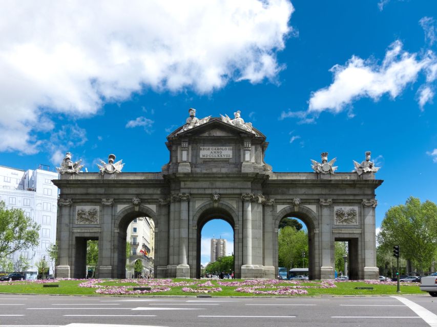 Madrid: El Retiro Park & City Sightseeing Audio Tour - Cancellation and booking details worth noting