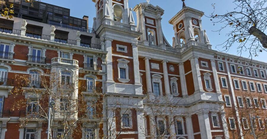 Madrid: Lázaro Galdiano Museum Entry Ticket with Audio Tour - Getting to the museum by Metro Line 5