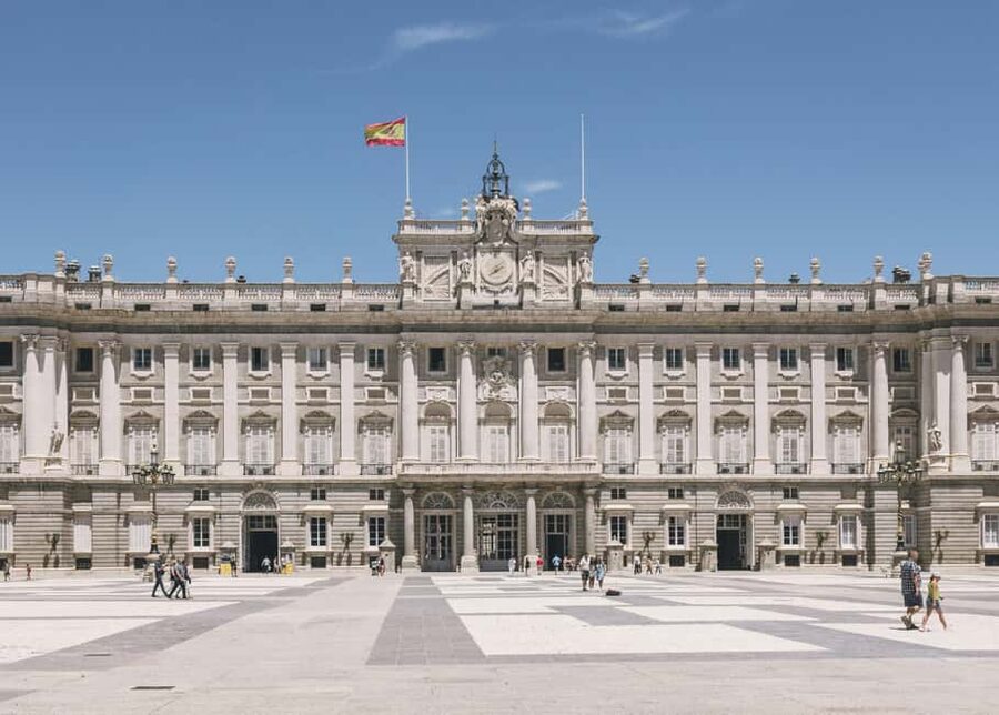 Madrid: Royal Palace Entry with Audio Guide - Paintings, sculpture, and wall hangings