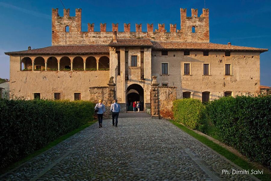 Malpaga Castle ticket with audioguide included - Arriving at Via Marconi 20 in Cavernago