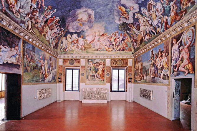 Mantova Walking Tour with Audio and Written Guide by a Local - Palazzo Ducale: give the Gonzaga court the time it needs