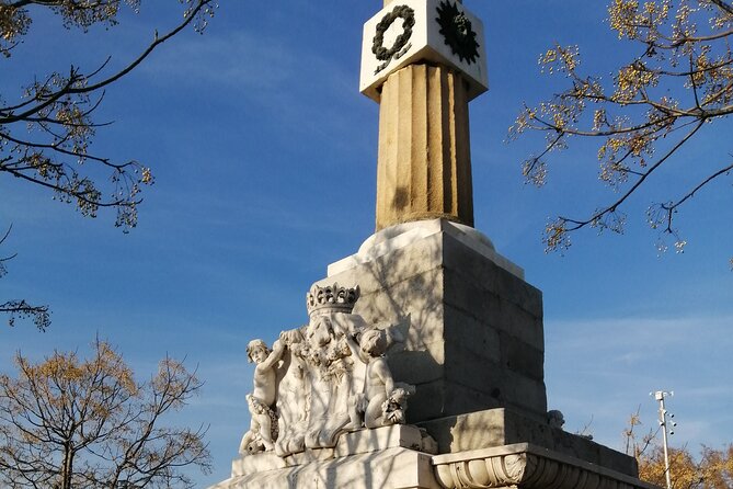 Manzanares River’s Story: A Self-Guided Audio Tour in Madrid - Reaching Toledo Bridge and the San Isidro statues