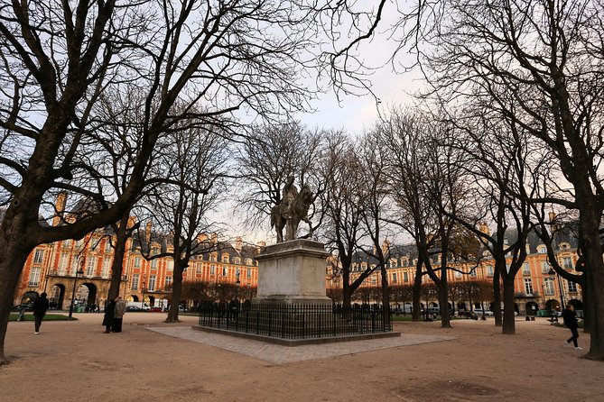 Marais self-guided audio tour: the neighborhood that has it all - Starting at Pont Marie beside the Seine