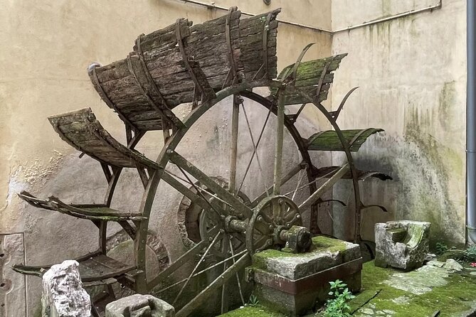 Medieval Canals and Fountains: A Treviso Self-Guided Audio Tour - Following the Boteniga canal through the city