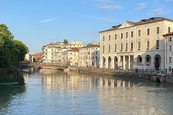 Medieval Canals and Fountains: A Treviso Self-Guided Audio Tour - The good-luck statue and Treviso’s lighter side