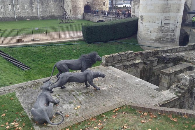 Medieval London: A Self-Guided Audio Tour from Monument to the Tower of London - Following the South Bank toward HMS Belfast