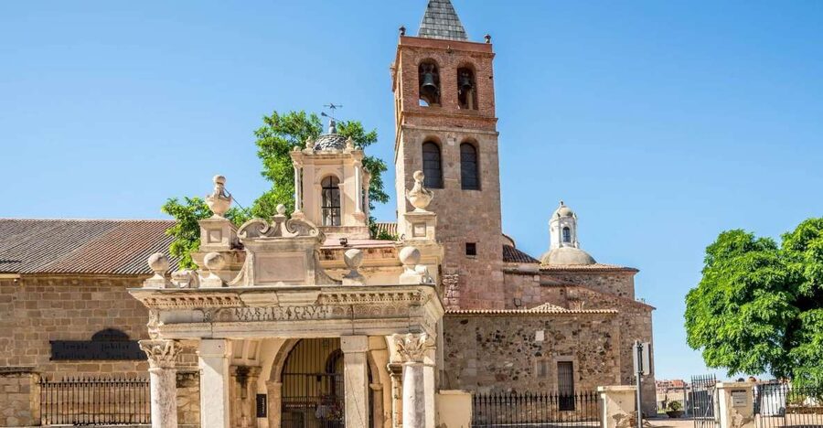 Mérida: Self-Guided Audio City Tour - Plaza de España and the city center