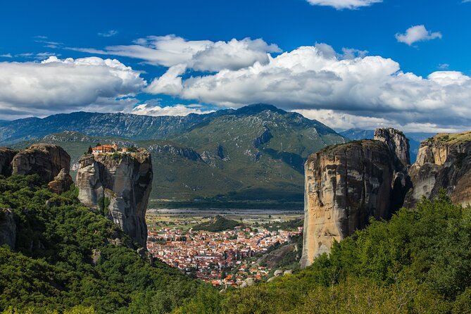 Meteora Full Day Tour from Kalabaka with Audio in 8 languages - Kastraki, the village beneath Meteora