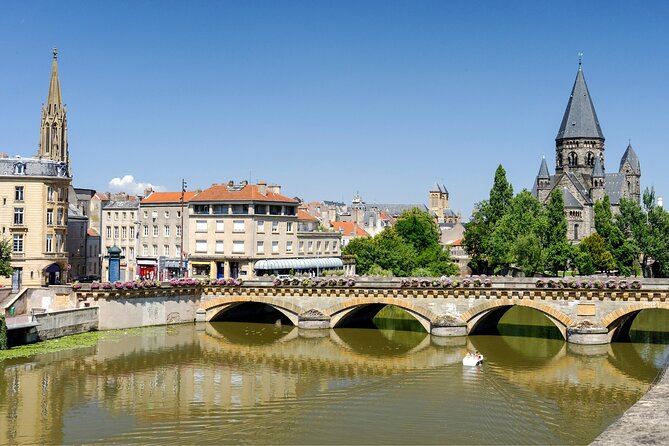 Metz Scavenger Hunt and Highlights Self Guided Audio Tour - Place Saint-Louis: history with room for a pause