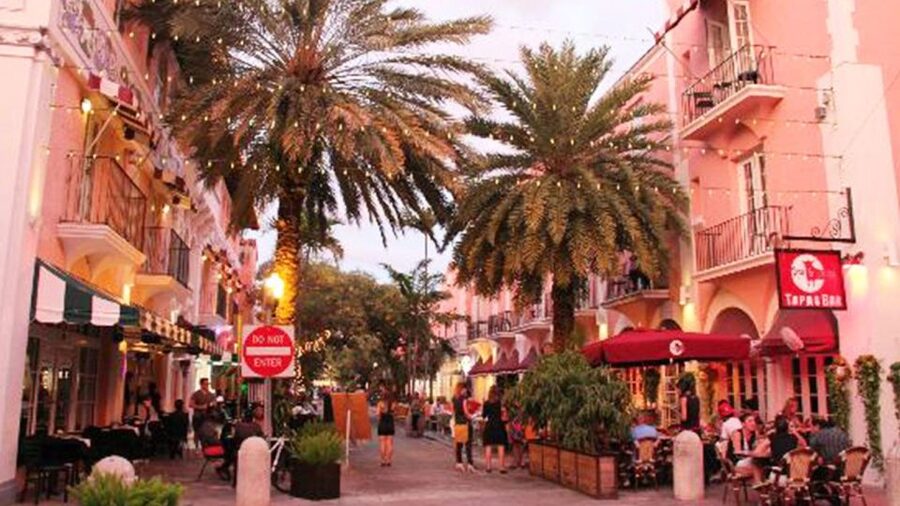 Miami Audioguide - TravelMate app for your smartphone - Art Deco icons and Miami’s grand hotels