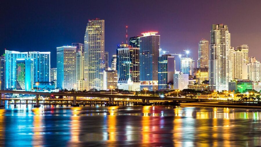 Miami Audioguide - TravelMate app for your smartphone - South Beach begins with Ocean Drive and Lummus Park
