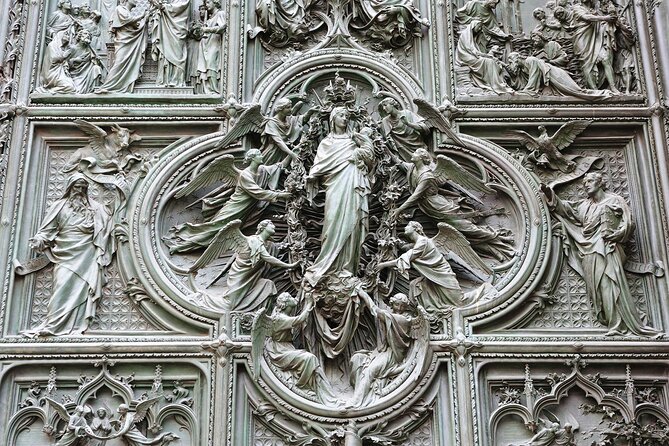 Milan Walking Tour with Audioguide on Your Smartphone - Sforza Castle and the route’s historic scale