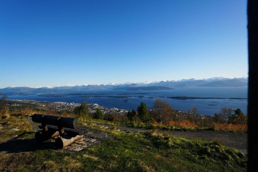 Molde: Atlantic Ocean Road & Varden Audio Guide Bus Tour - Across the Malmefjorden and toward the Atlantic road