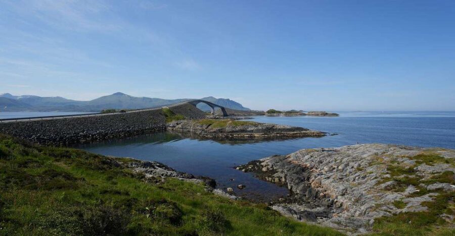 Molde: Atlantic Ocean Road & Varden Audio Guide Bus Tour - A short drive through Molde before the pier