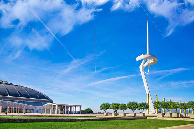 Montjuic Park Walking Tour with Audioguide on Your Smartphone - Walking from La Rambla versus arriving by transit