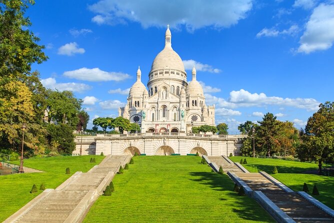 Montmartre Paris Walking Tour with Audioguide on Your Smartphone - Bateau-Lavoir and Montmartre’s artists