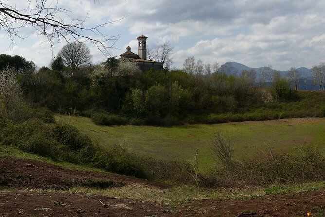 Montsacopa: An audio tour in the Volcano in the Centre of the City - A volcano in the middle of Olot
