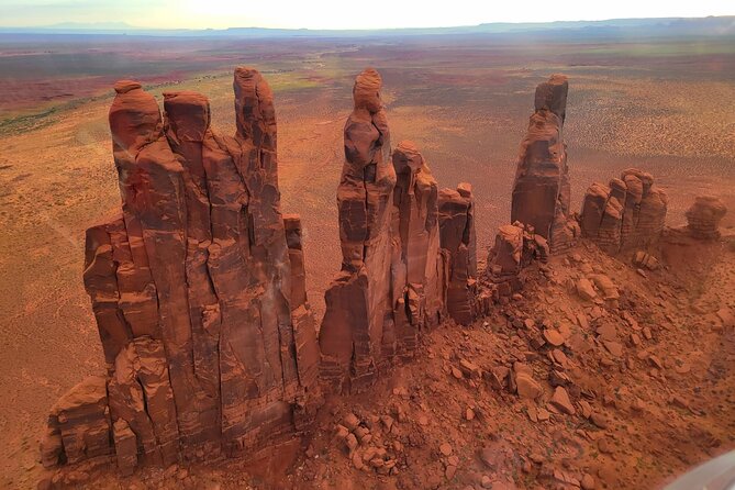 Monument Valley Self-Guided Audio Tour - Artist Point, The Thumb, and North Window finish the drive