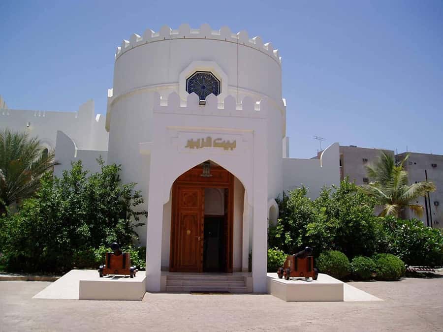 Muscat: Half-Day Sightseeing Essentials Tour and Audio Guide - Al Alam Palace and the Portuguese forts