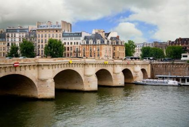 Mysteries & Legends, smartphone audioguided walking tour - Key points at a glance