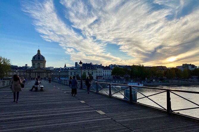 Mysteries & Legends, smartphone audioguided walking tour - A short walk with a strong Paris setting