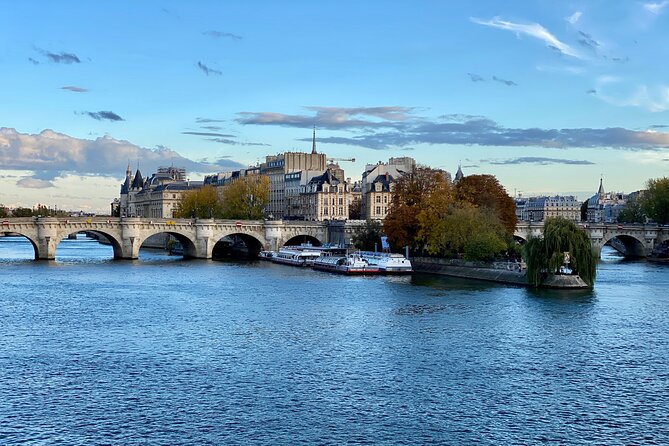Mysteries & Legends, smartphone audioguided walking tour - Crossing Pont des Arts to the Left Bank