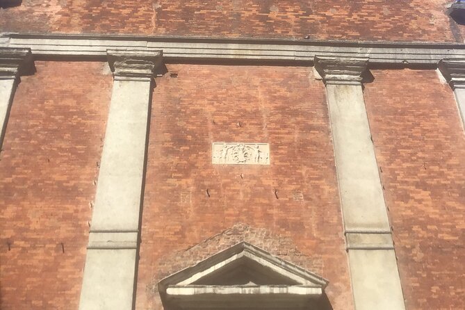Mysteries of Milan: Uncover the city's lesser-known tales on this audio tour - Fountains, piazzas, and the first change of pace