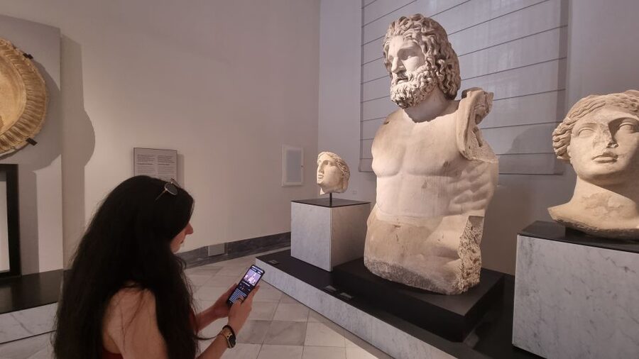 Naples: National Archaeological Museum audio guide - How the Itguides app works in practice