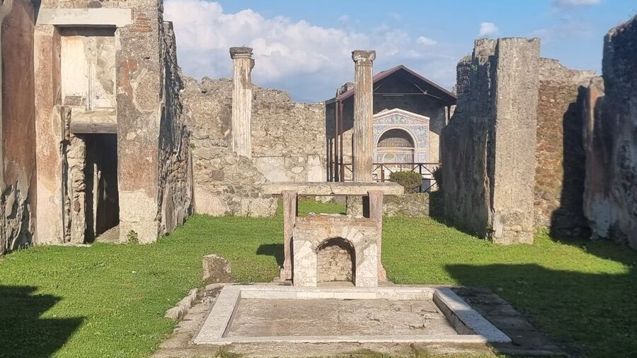 Naples: Pompeii Self Guided Audio Tour - Following the map through a four-hour visit
