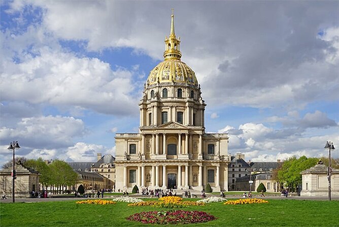 Napoleon's Tomb and Army Museum Admission in Paris with Audio - Entering the former veterans’ hospital at Les Invalides